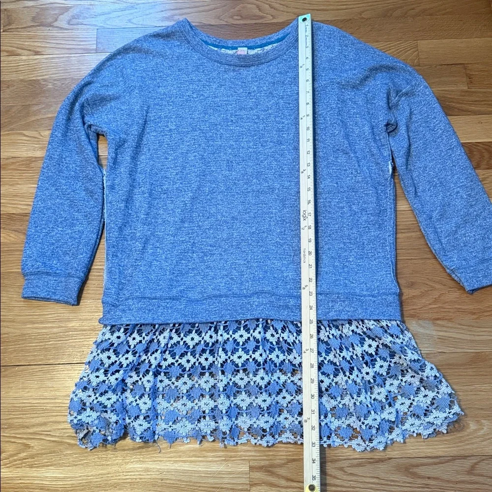 Free people beach Blue‎ tunic Sweater with Lace Hem size M/L
